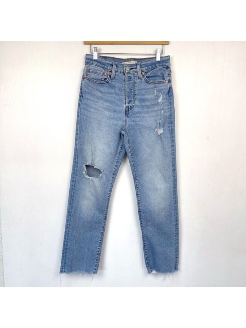 Levi’s Wedgie Straight leg Medium Indigo Destructed high waisted jeans 28